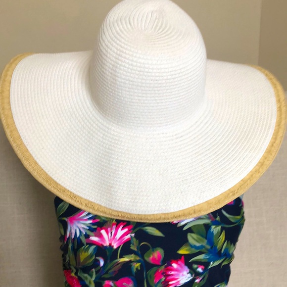 Beach Hat - Picture 1 of 4